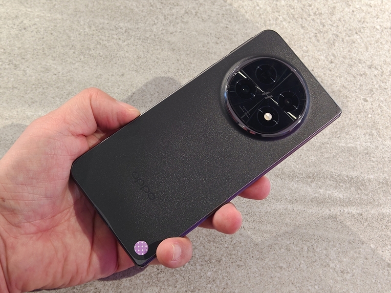 4.21mm！ 薄すぎだろ！ 極薄折りたたみスマホ「OPPO Find N5