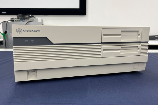 小学校のパソコン室で見たやつ】懐かしさを感じるPCケース「FLP01