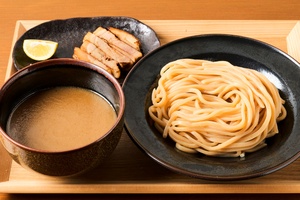 超高濃度なつけ汁の旨味がガツン！ 「麺屋たいそん 春日総本店」のこれぞ博多な豪快つけ麺 フォトさんぽ＠保土ケ谷区