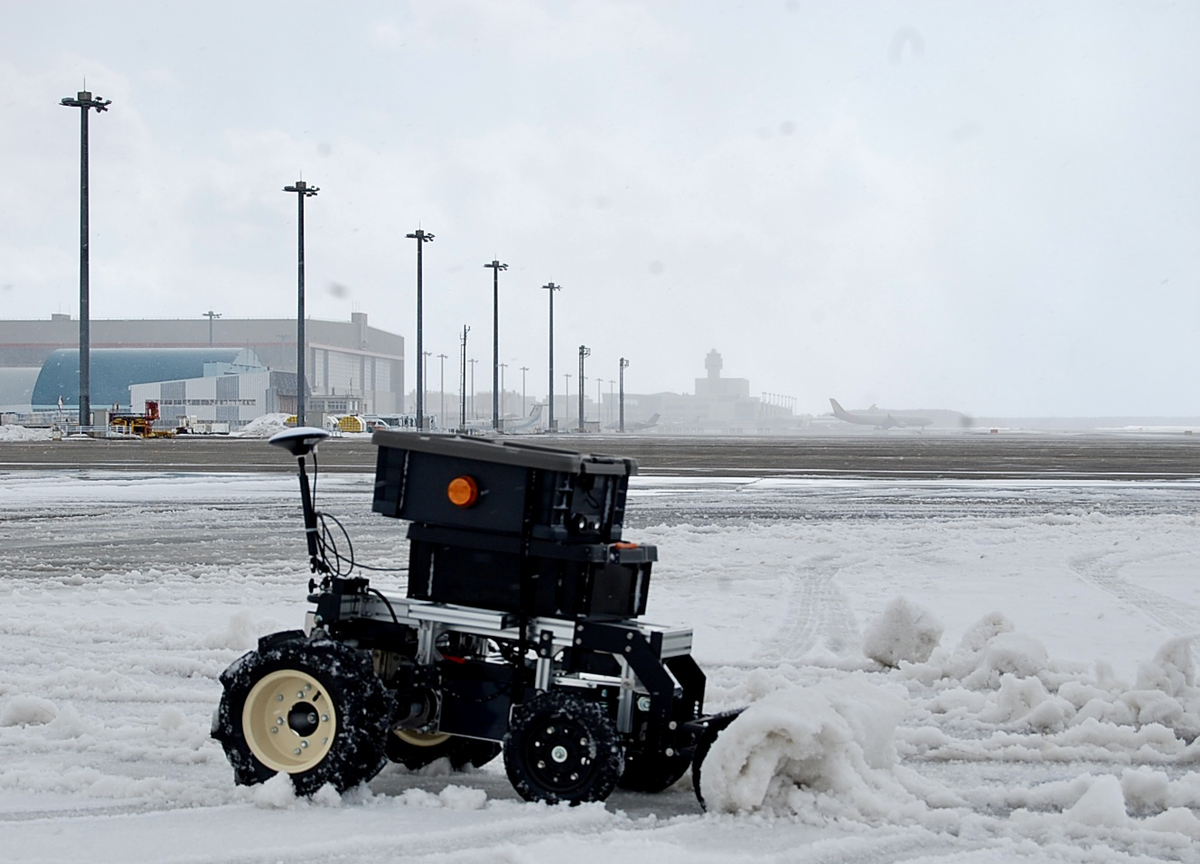 ASCII.jp：除雪は苦役すぎる つらい除雪作業はドローンにおまかせ