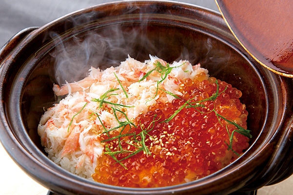 蟹とイクラの土鍋ごはん