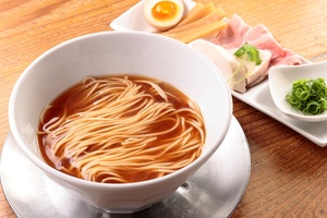 研究熱心な店主の技とアイデアが光る！ 「らぁ麺 めん奏心」の看板メニュー、鶏そばのスペシャルな一杯 