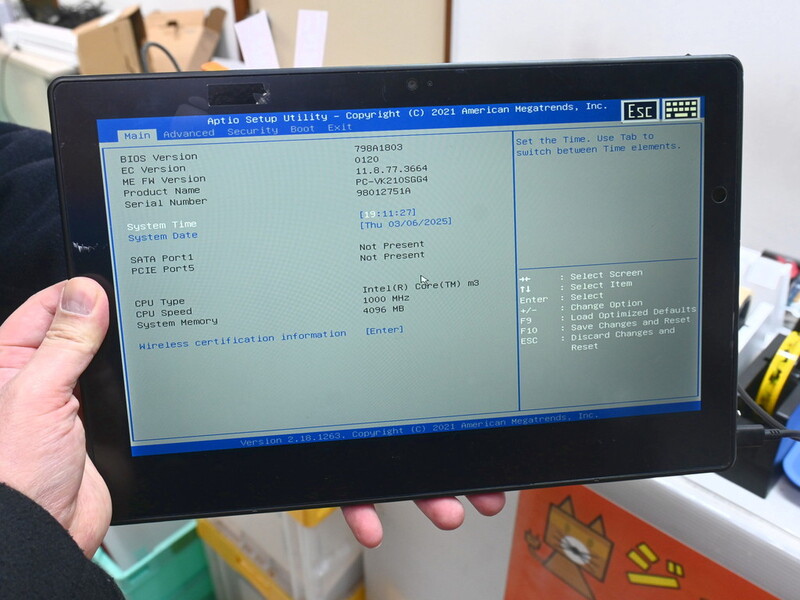 ストレージ／OS無しの12.5型Windowsタブレットが3000円で販売中