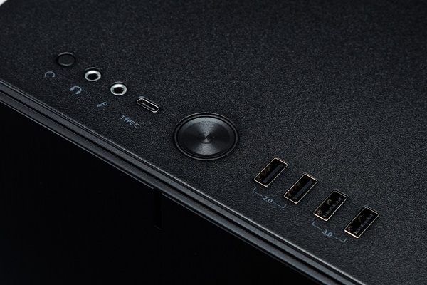 本当に電源入ってるの？ Core Ultra 9をファンレスで運用できるほぼ無音のゲーミングPC