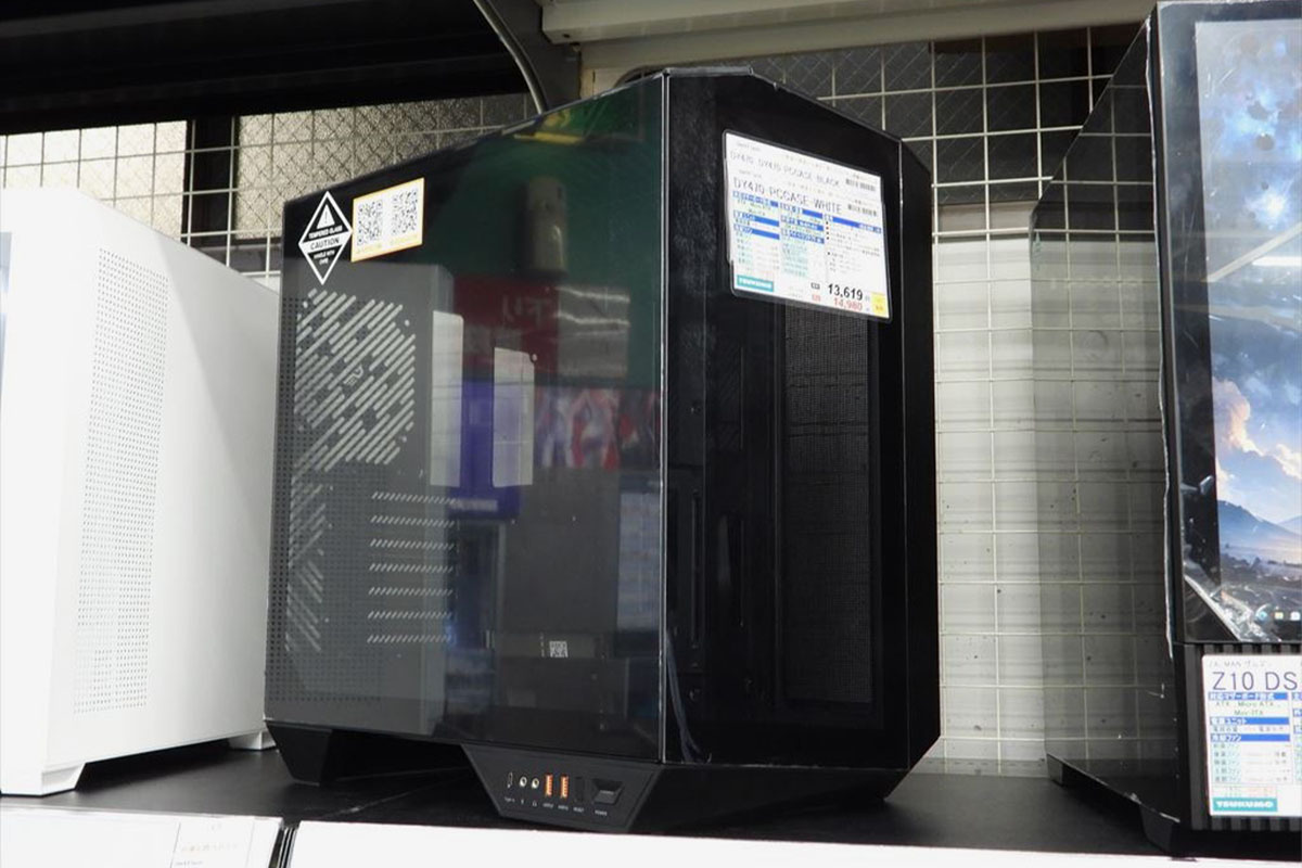 ASCII.jp：トップの一部にも強化ガラスを使う珍デザイン、Darkflashの