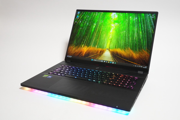 「GeForce RTX5090」搭載ゲーミングノートPC｢AORUS MASTER 18 AM8H｣実機レビュー