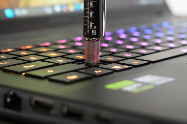 「GeForce RTX5090」搭載ゲーミングノートPC｢AORUS MASTER 18 AM8H｣実機レビュー