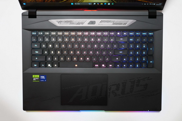 「GeForce RTX5090」搭載ゲーミングノートPC｢AORUS MASTER 18 AM8H｣実機レビュー