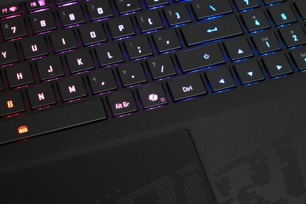 「GeForce RTX5090」搭載ゲーミングノートPC｢AORUS MASTER 18 AM8H｣実機レビュー