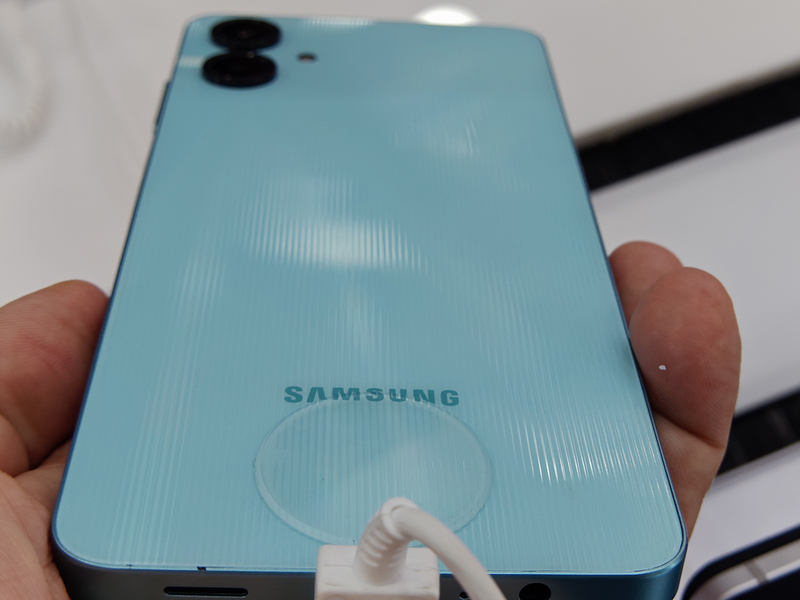 日本で2万円台の「Galaxy A25 5G」とベースモデルの「Galaxy A06」の
