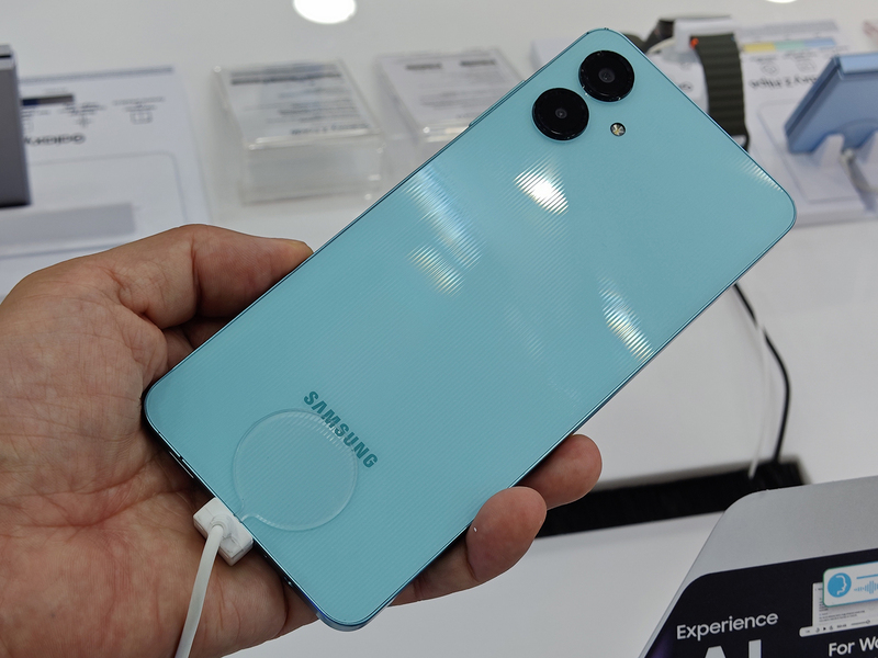 日本で2万円台の「Galaxy A25 5G」とベースモデルの「Galaxy A06」の