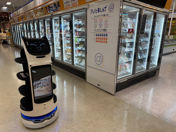 ネコ型配膳ロボット
