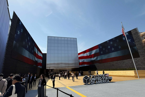 1970年の大阪万博で「月の石」を見られなかった筆者が、55年の時を超え