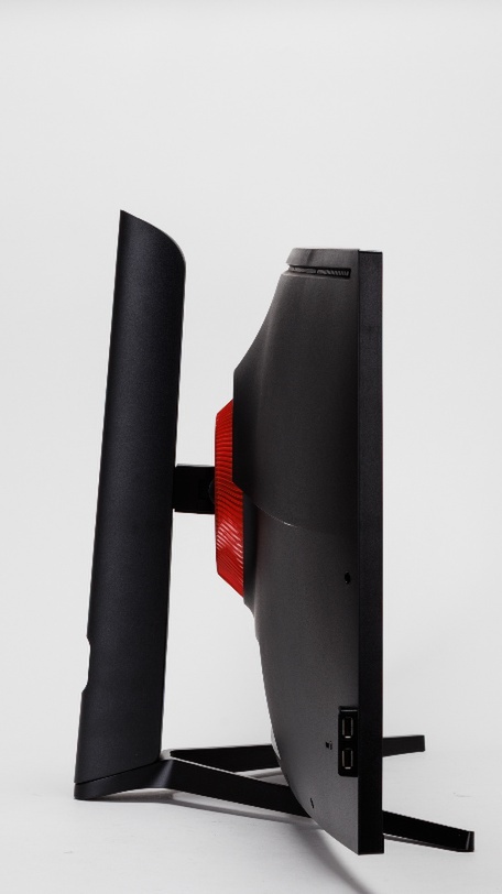 5K2K(5120×2160ドット)の40型湾曲ディスプレーが15万円台でも「安い」と感じるワケ