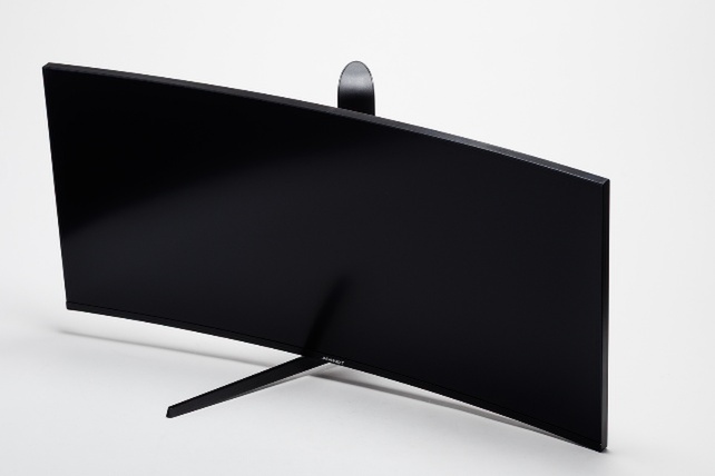 5K2K(5120×2160ドット)の40型湾曲ディスプレーが15万円台でも「安い」と感じるワケ