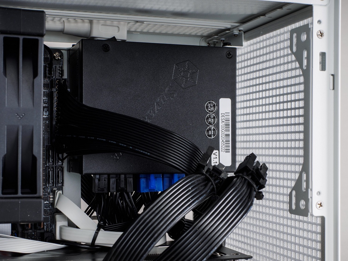 Ryzen&Radeon RX 9070でモンハンワイルズも◎ 容量19Lの小型ゲーミングPCならコレ