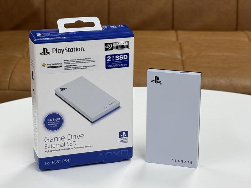 さらばPS5の容量問題！見た目もベストマッチな外付けSSDがイカす