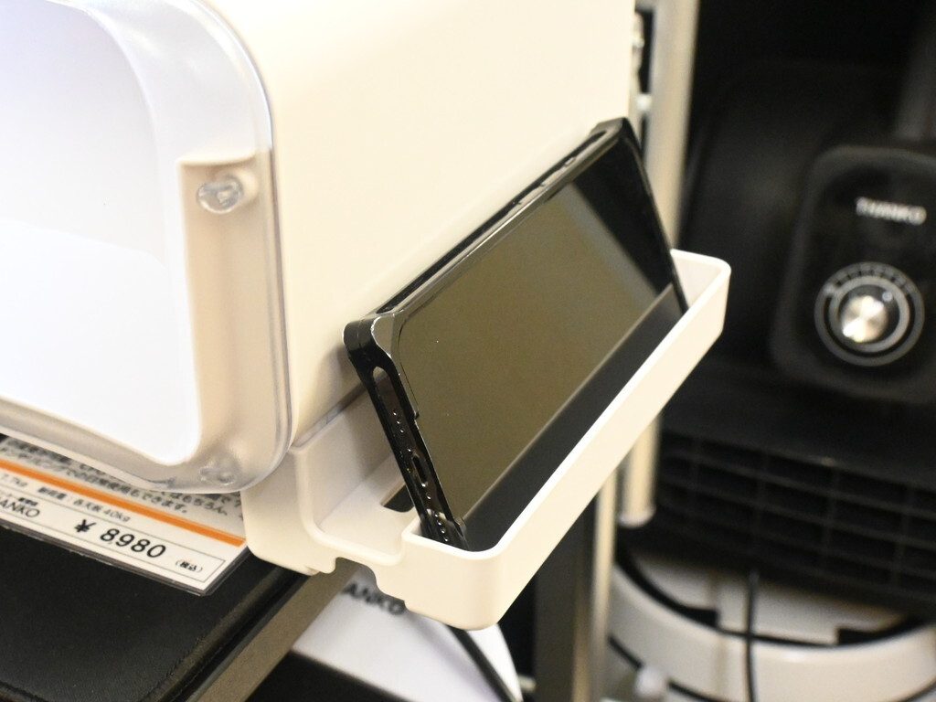 モニタースタンド