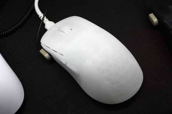 Endgame Gearの定番ゲーミングマウスに新モデル「OP1w 4K」シリーズが