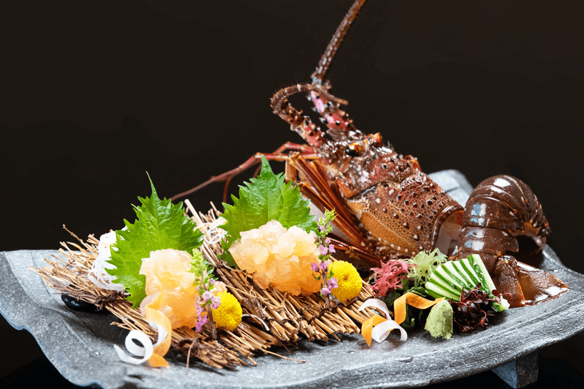 横浜港一望の伊勢海老レストラン「中納言」開店