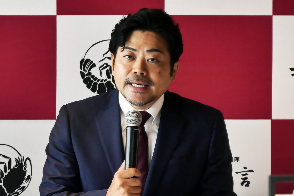 横浜港一望の伊勢海老レストラン「中納言」開店