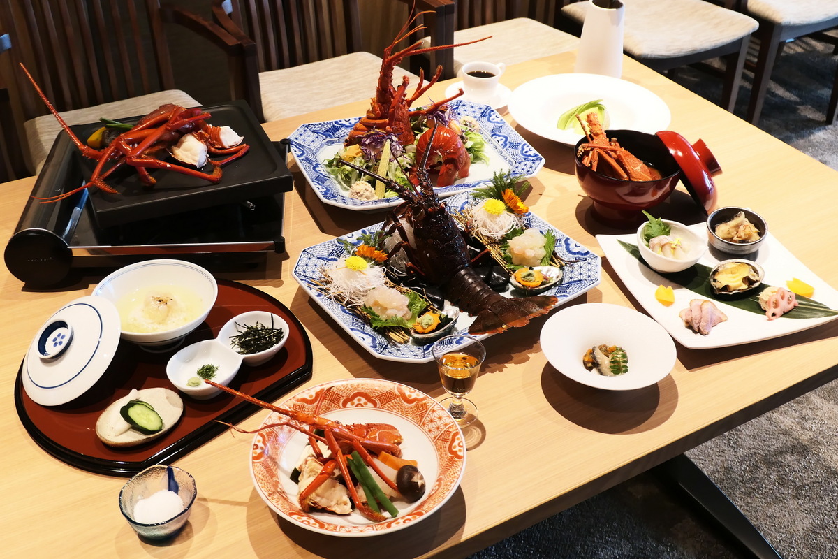 横浜港一望の伊勢海老レストラン「中納言」開店