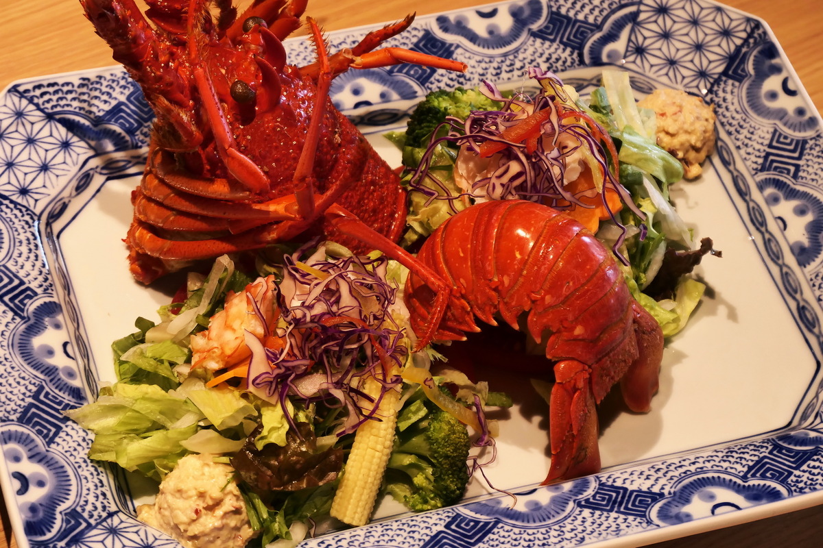 横浜港一望の伊勢海老レストラン「中納言」開店