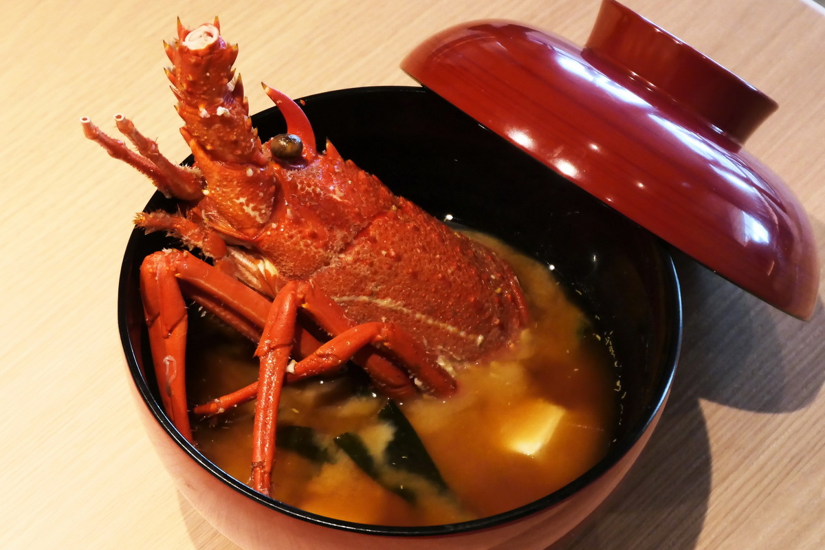 横浜港一望の伊勢海老レストラン「中納言」開店