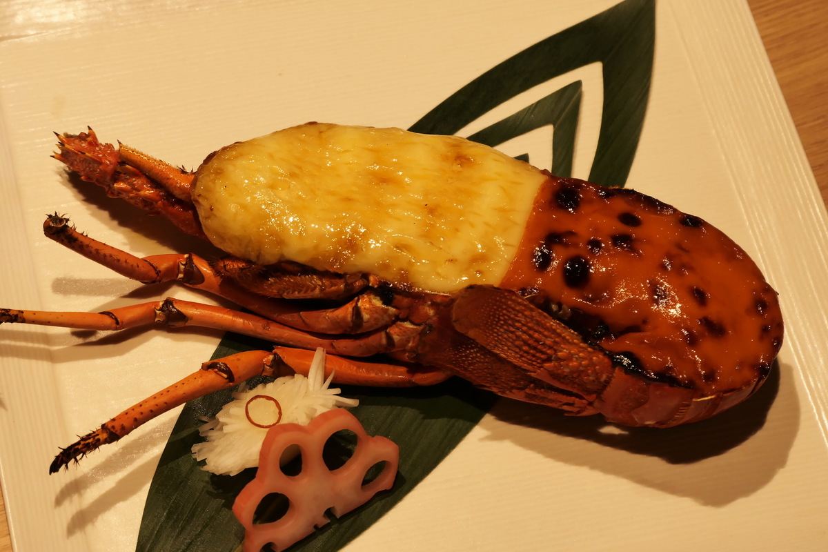 横浜港一望の伊勢海老レストラン「中納言」開店