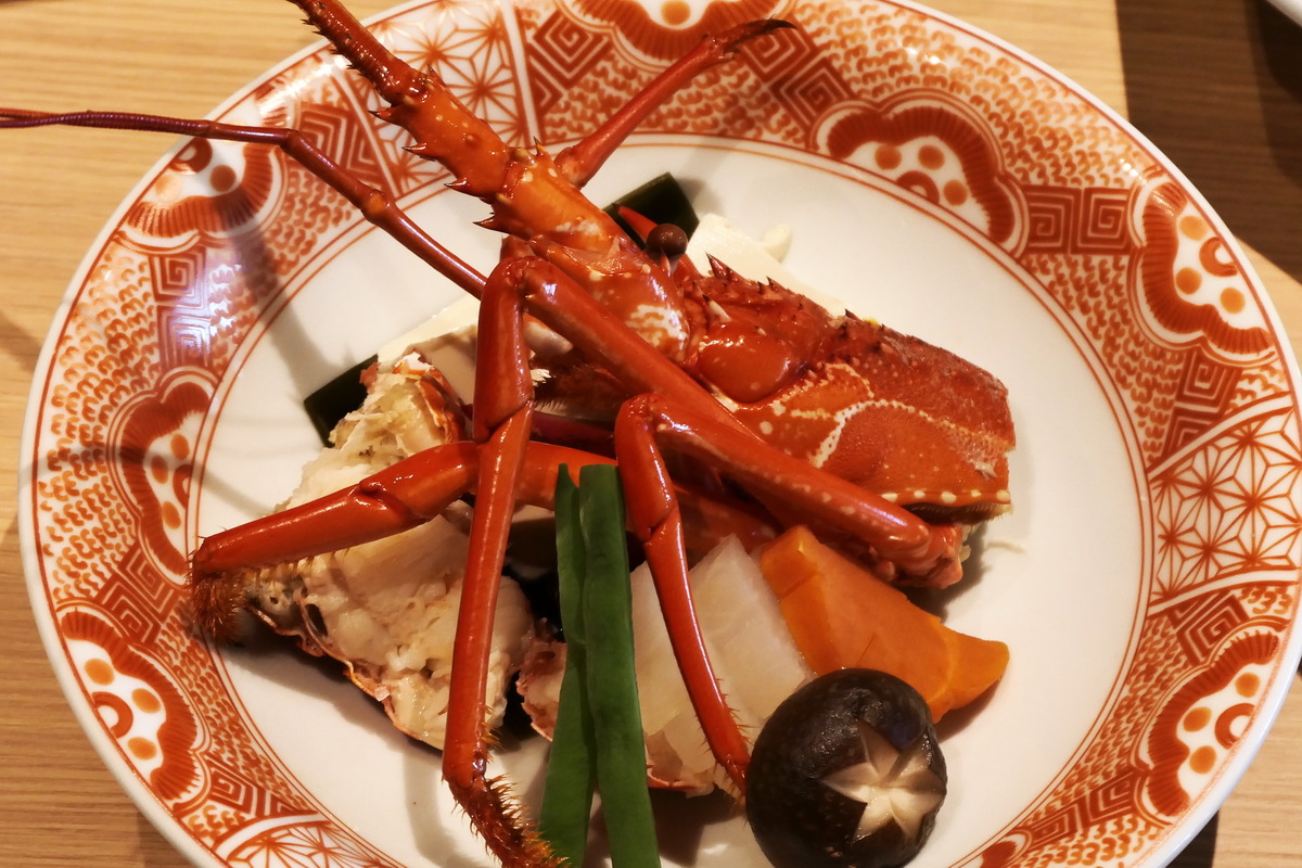 横浜港一望の伊勢海老レストラン「中納言」開店