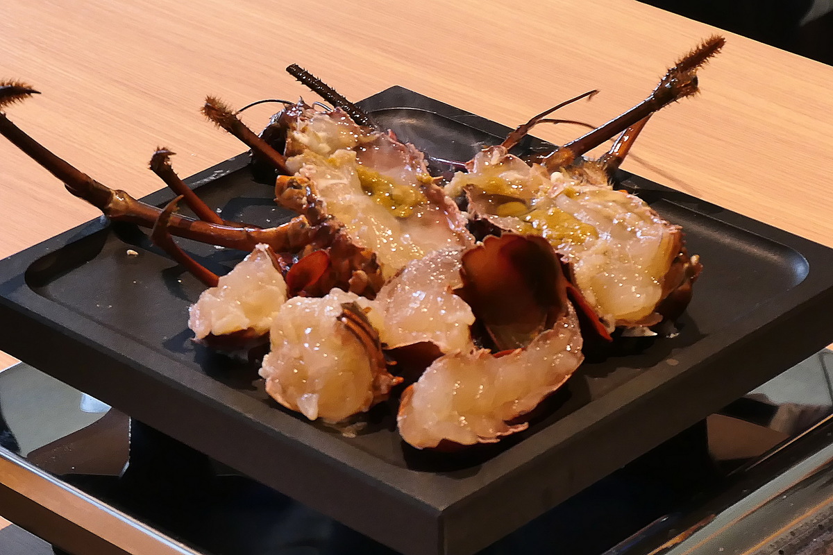 横浜港一望の伊勢海老レストラン「中納言」開店