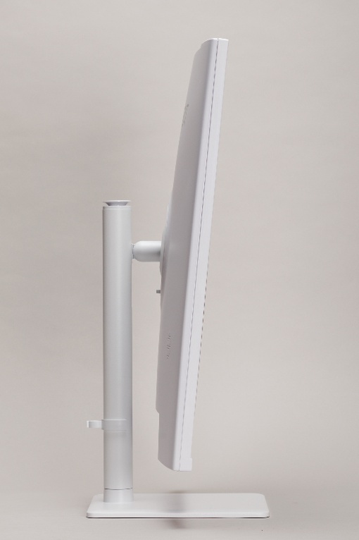 2560×2880ドットの16:18でWEBカメラ付きのクセ強27.6型ディスプレーが意外なほど便利だった件