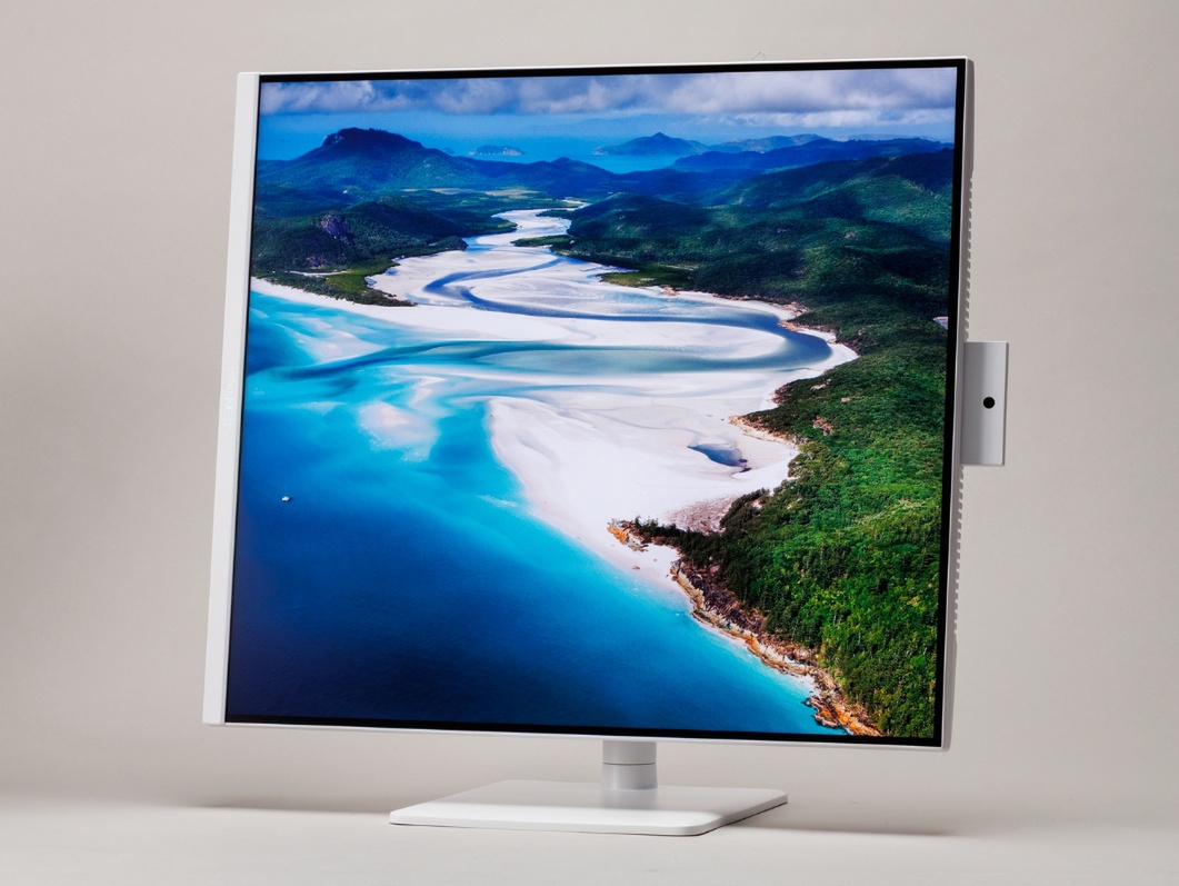 2560×2880ドットの16:18でWEBカメラ付きのクセ強27.6型ディスプレーが意外なほど便利だった件