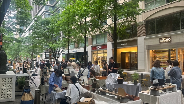 丸の内仲通り蚤の市