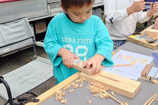 「Future Beer Garden 2025～徳島県上勝町×TOKYO TORCH～」の箸づくり体験