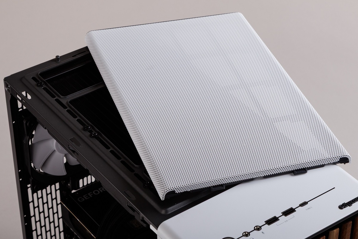 RTX 5070と人気の木材パネルを採用した標準保証2年のプレミアムなBTO PCをねっとりチェック