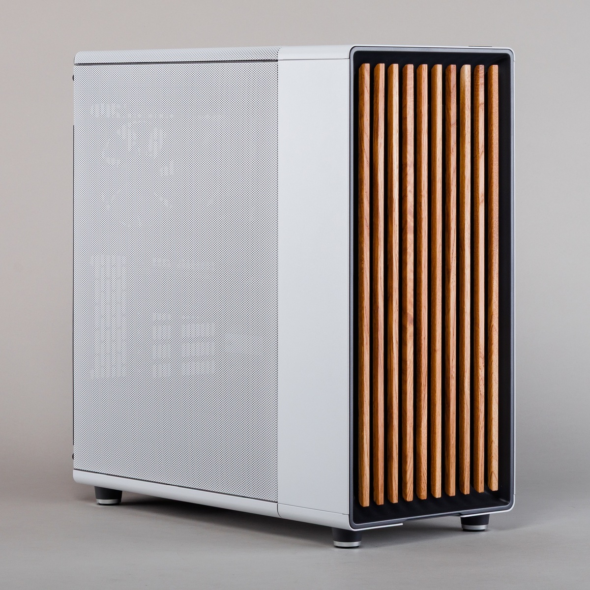 RTX 5070と人気の木材パネルを採用した標準保証2年のプレミアムなBTO PCをねっとりチェック