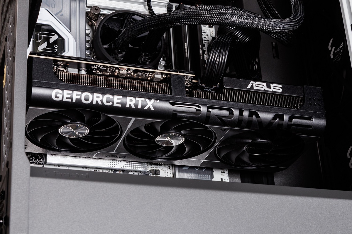 RTX 5070と人気の木材パネルを採用した標準保証2年のプレミアムなBTO PCをねっとりチェック