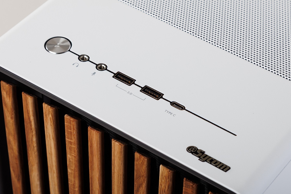 RTX 5070と人気の木材パネルを採用した標準保証2年のプレミアムなBTO PCをねっとりチェック