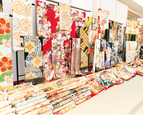 過去に開催した着物展示販売会の様子