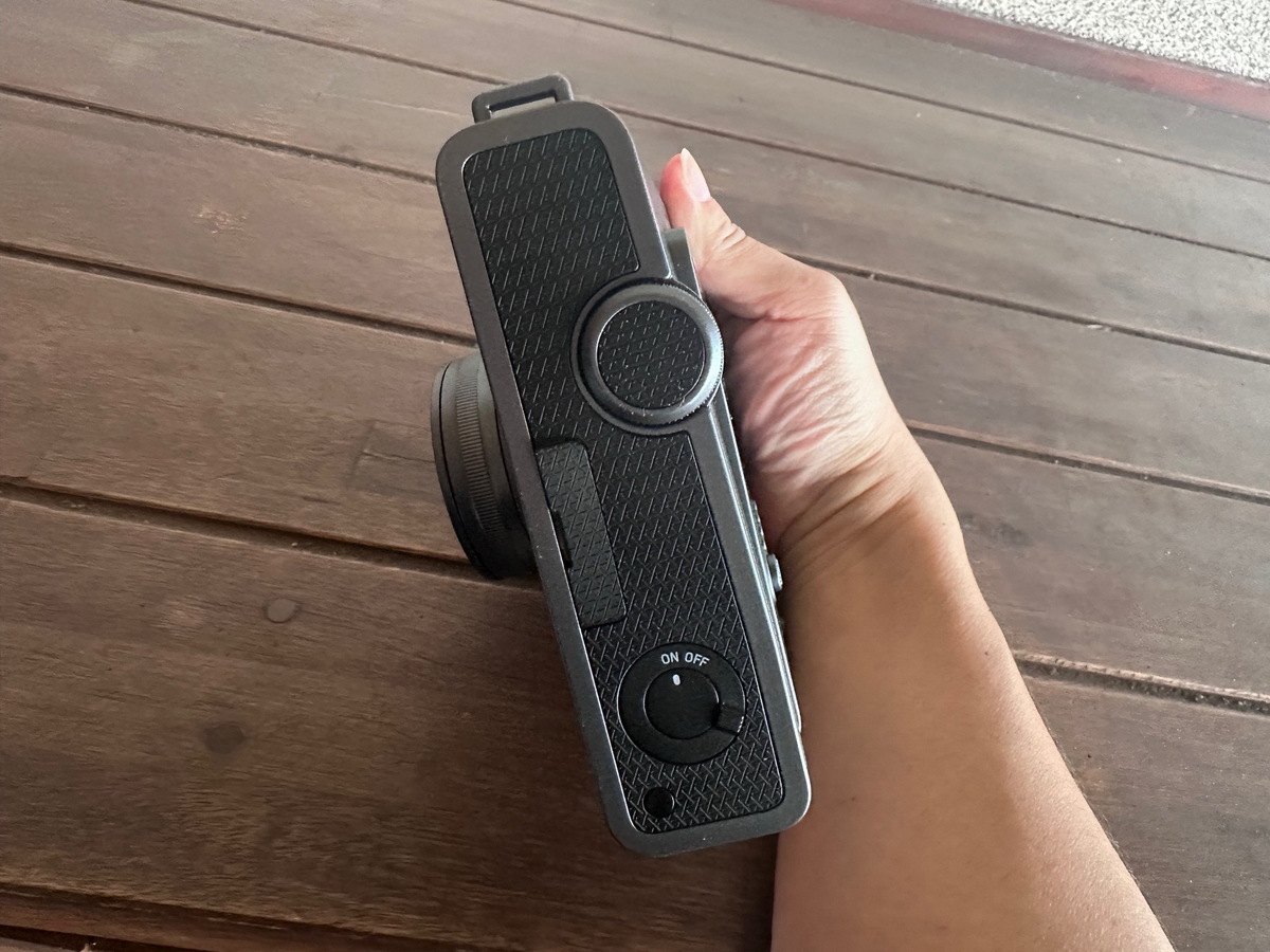 ハイブリッドインスタントカメラ「instax WIDE Evo」実機レビュー