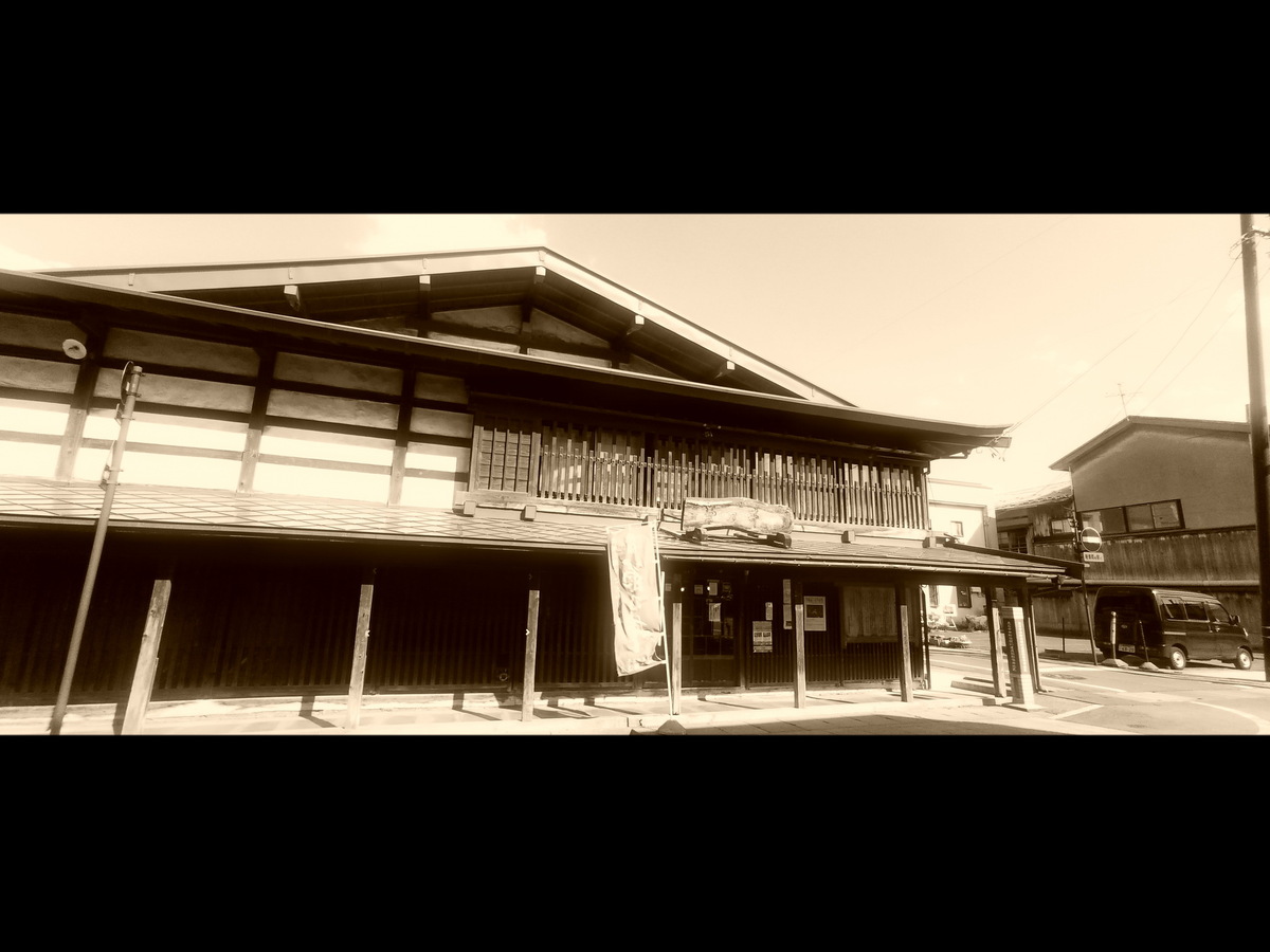 ハイブリッドインスタントカメラ「instax WIDE Evo」実機レビュー