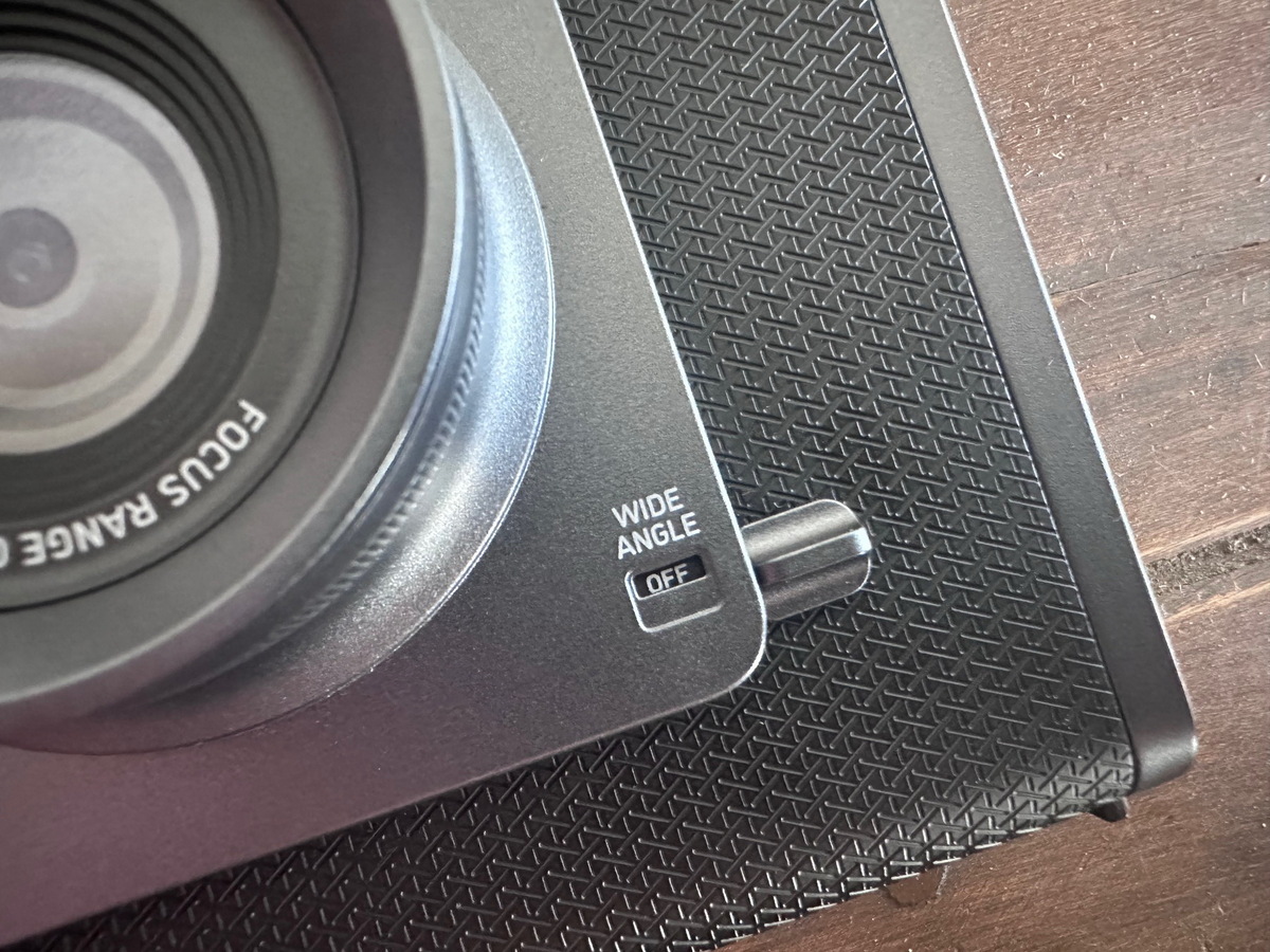 ハイブリッドインスタントカメラ「instax WIDE Evo」実機レビュー