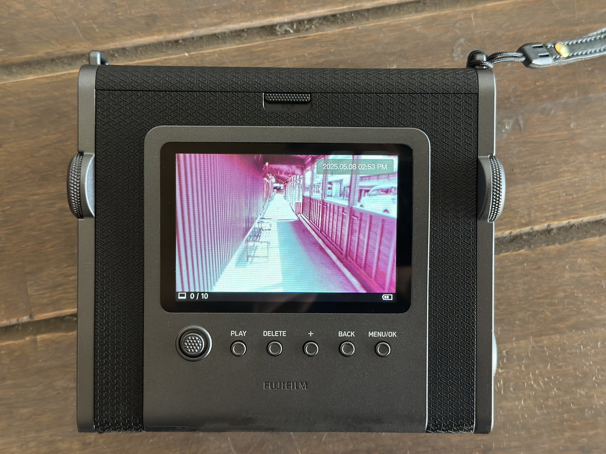 ハイブリッドインスタントカメラ「instax WIDE Evo」実機レビュー