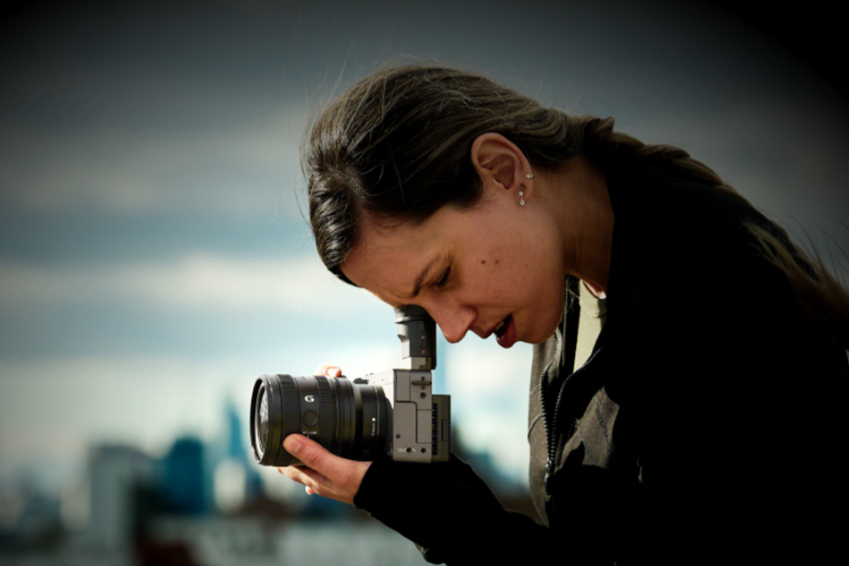 ソニーがデジタルカメラ「FX2」発表