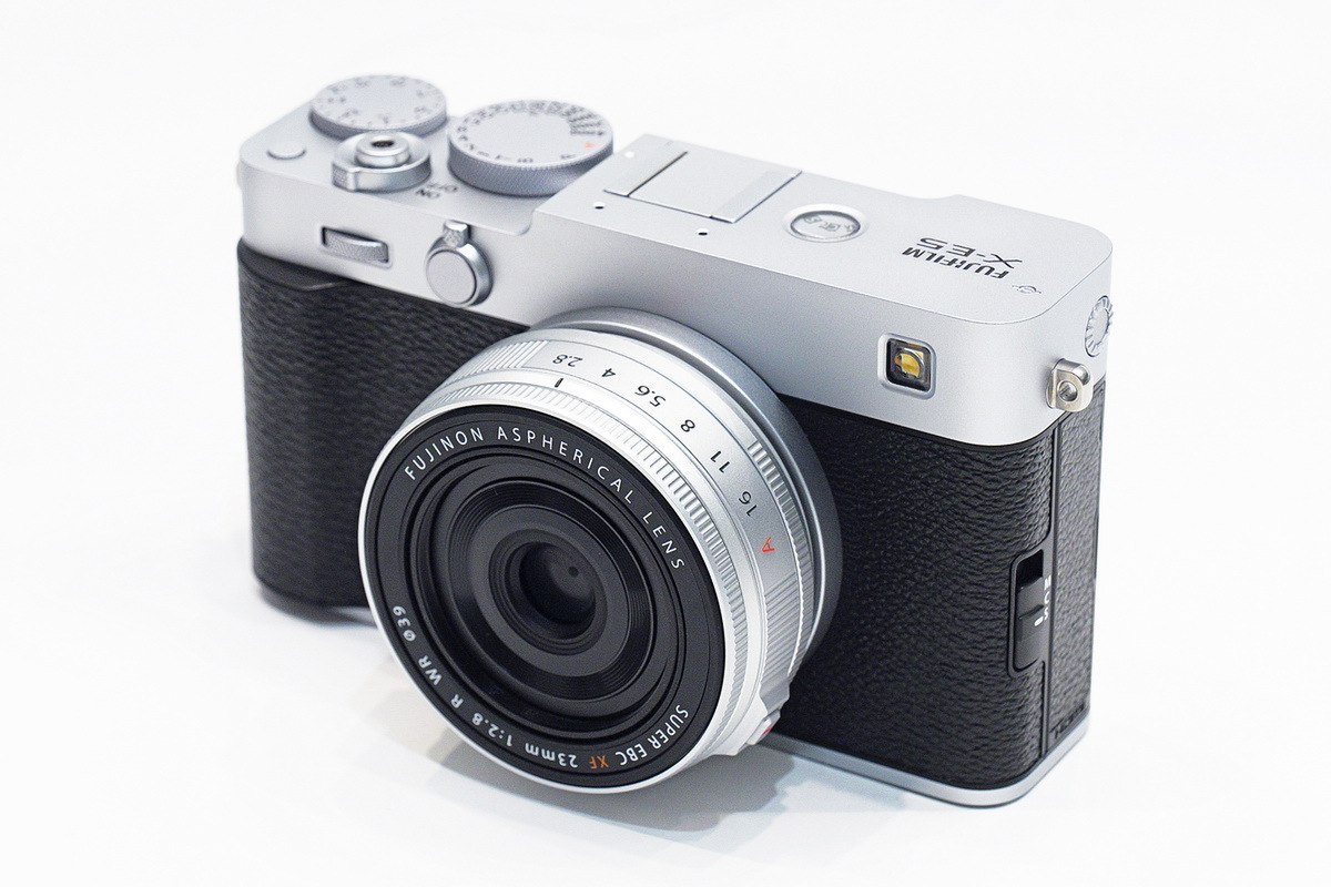 富士フイルムが「X-E5」発表