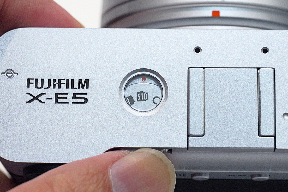 富士フイルムが「X-E5」発表