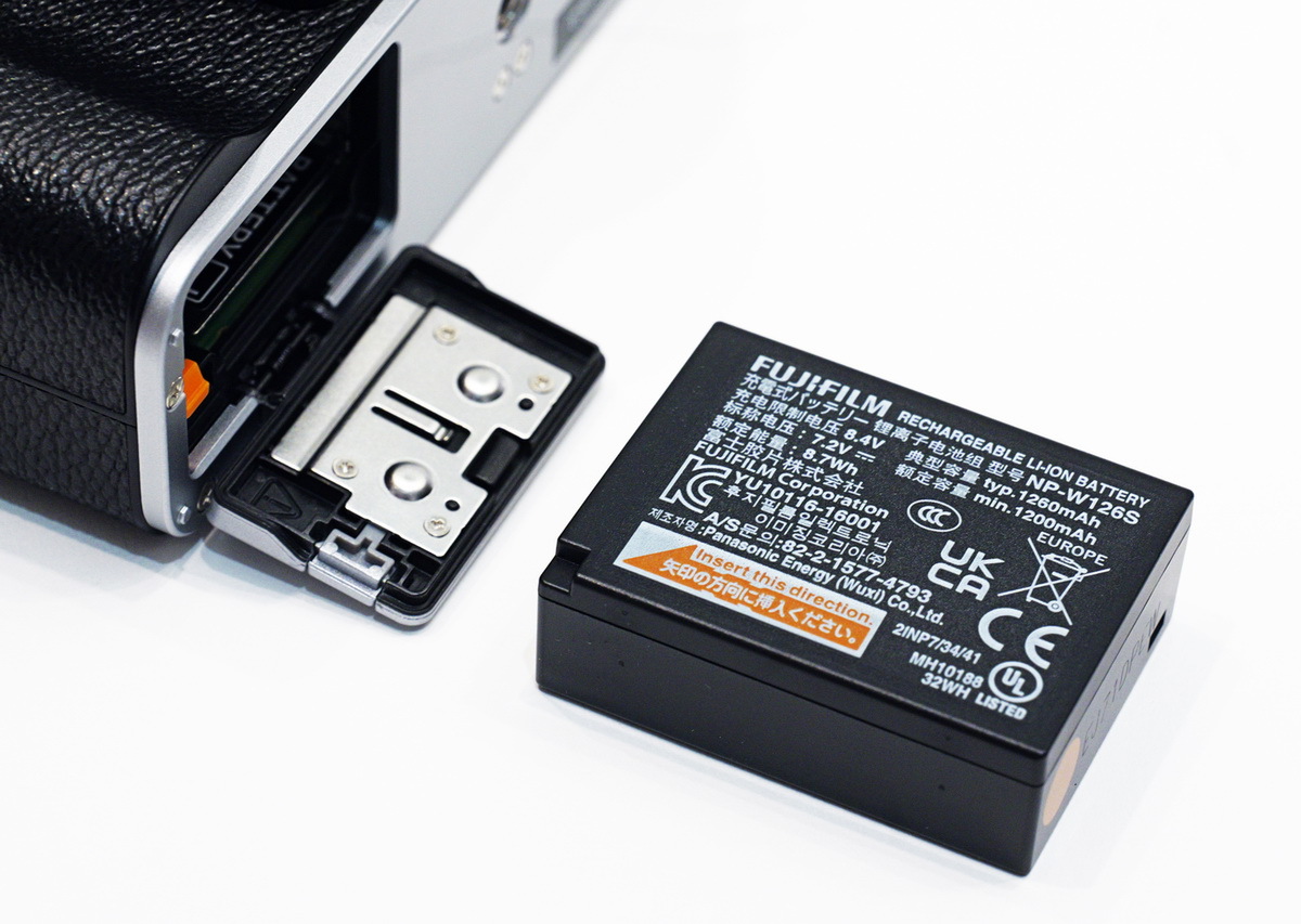 富士フイルムが「X-E5」発表