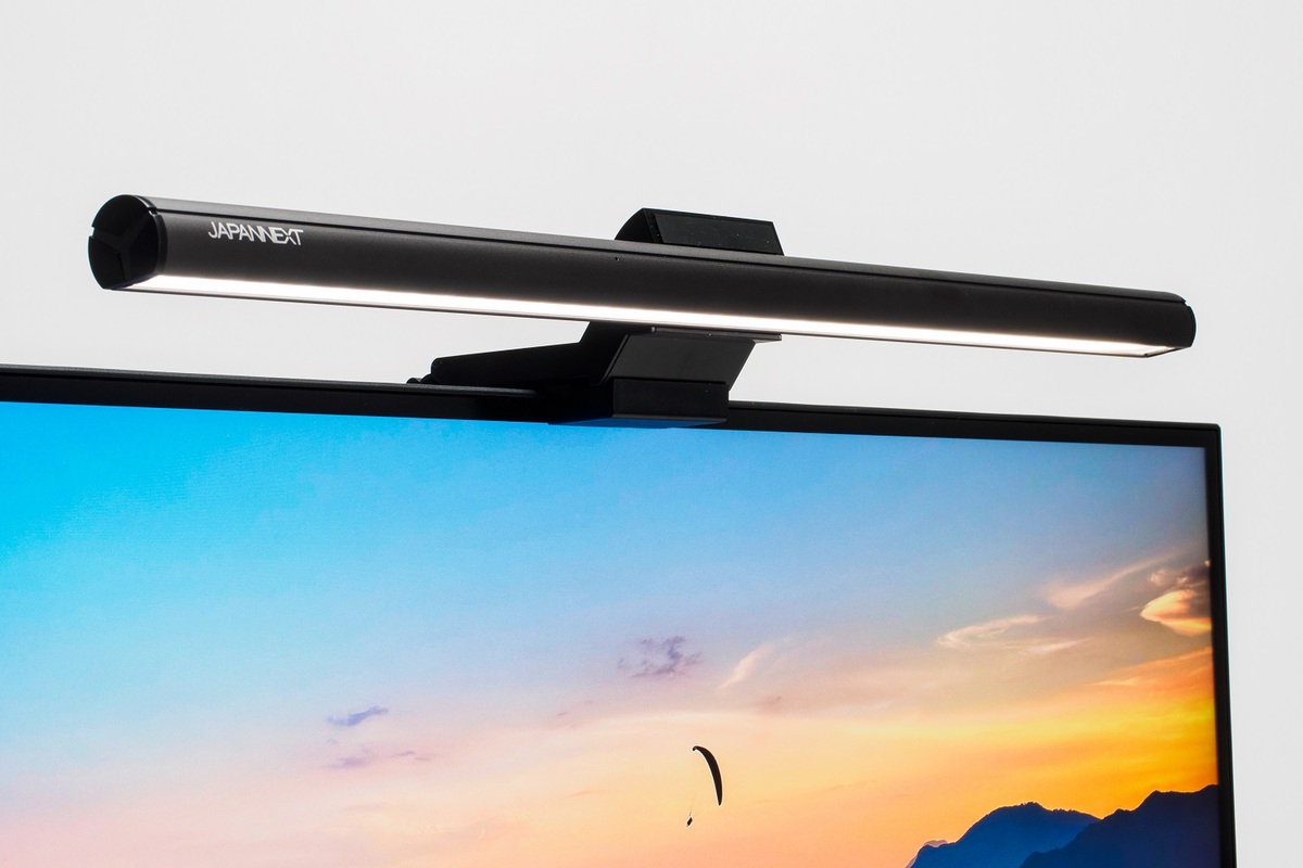 最安は約8000円！目が超悪い編集者が使ってわかったお手頃ディスプレーライト4製品の実力