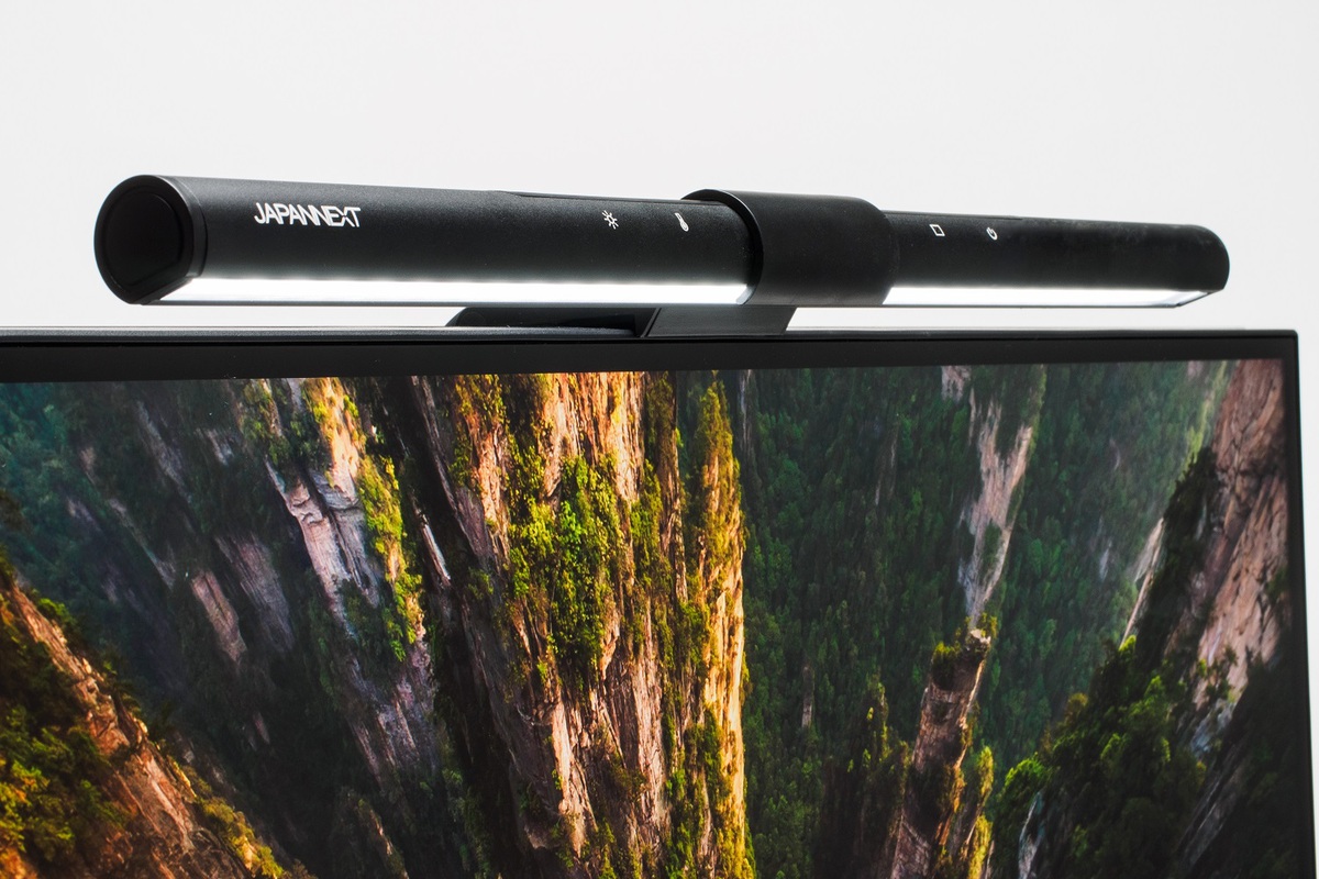 最安は約8000円!目が超悪い編集者が使ってわかったお手頃ディスプレーライト4製品の実力